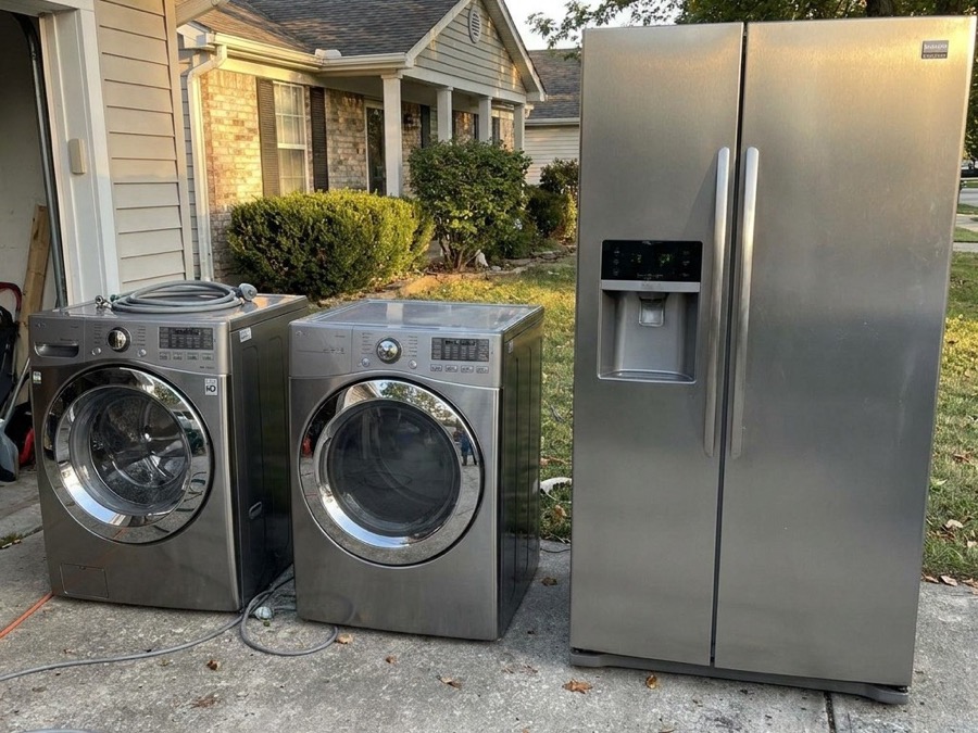 Refrigerator, washer, and dryer ready for appliance removal in Sioux City